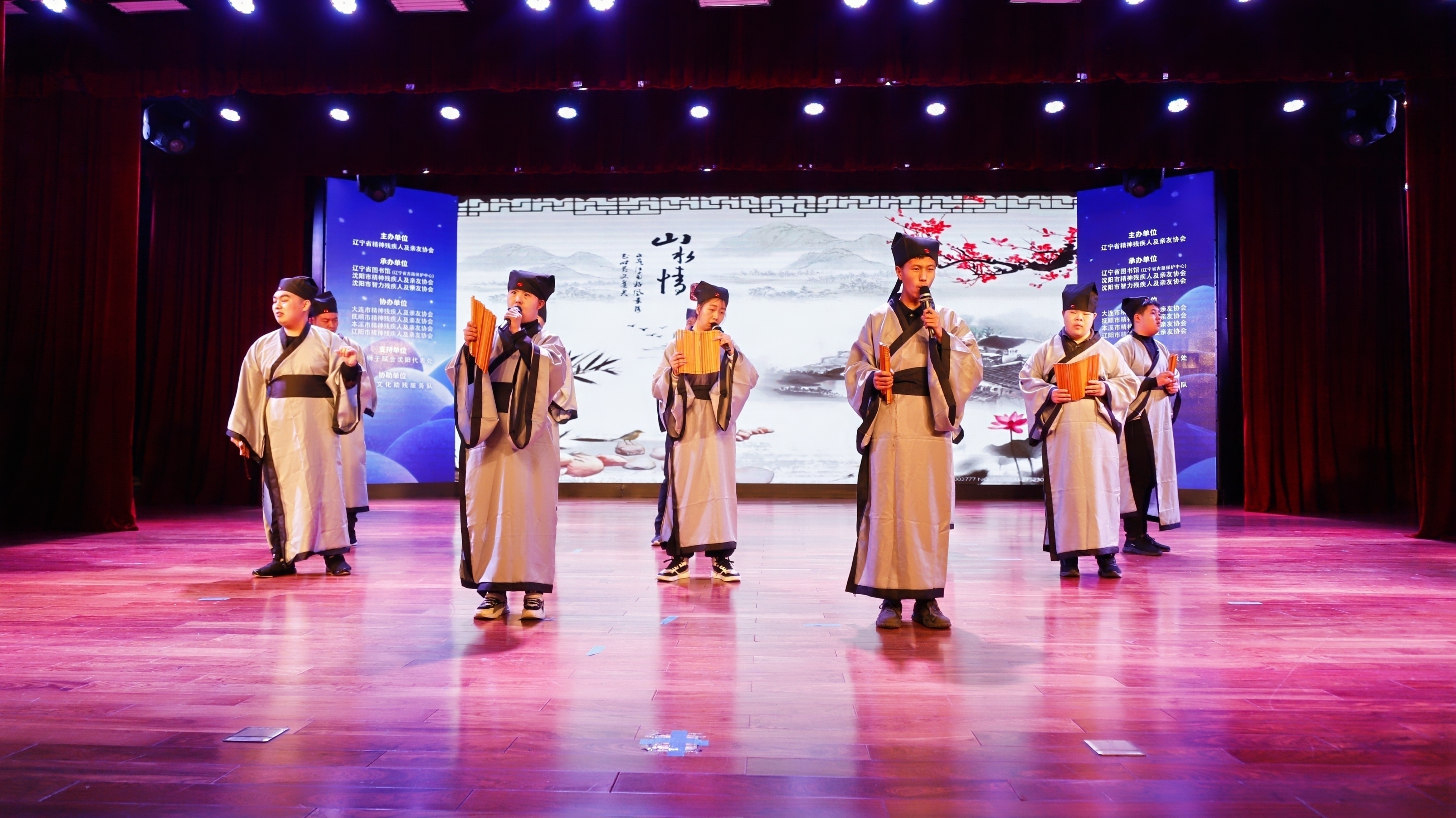 图为诵读《弟子规》 辽阳市精协推荐